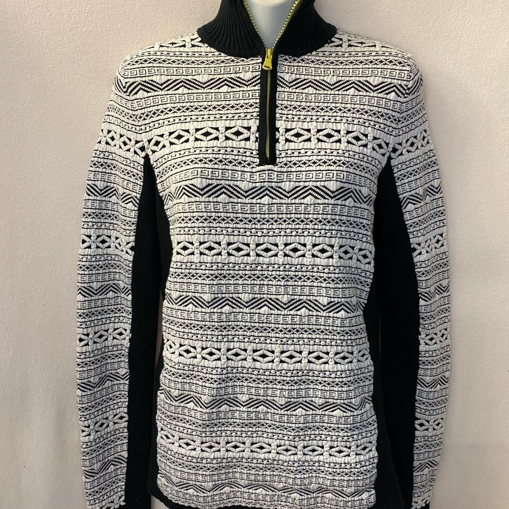 Skyr Athletic Lifestyle 1/4 Zip Pull over Medium